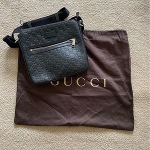 Authentic Gucci Signature Messenger